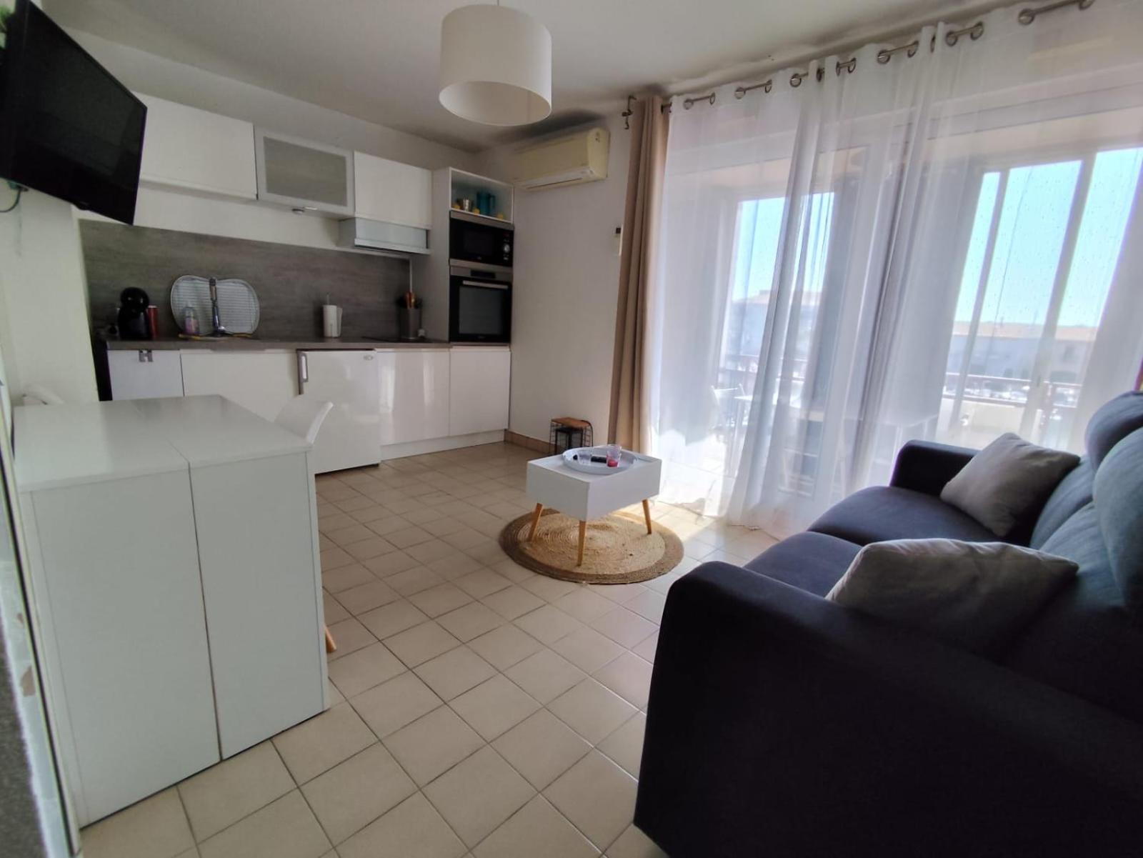 Apartment Climatise Sur Le Port De Meze